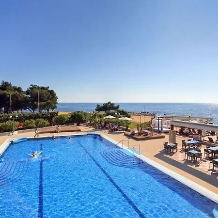 With Terrace And Wifi 2km From 3* Umag