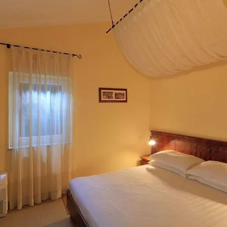 Otel With Terrace And Wifi 2km From