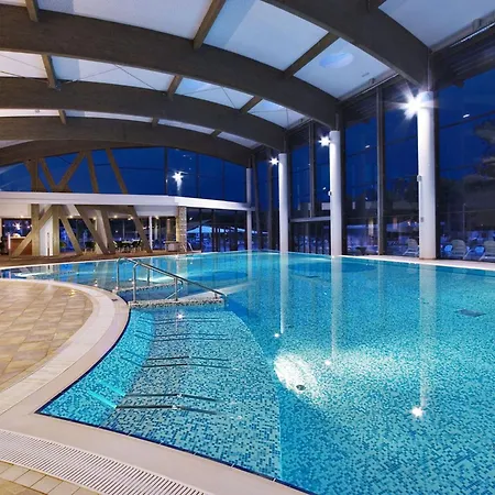 Otel With Terrace And Wifi 2km From