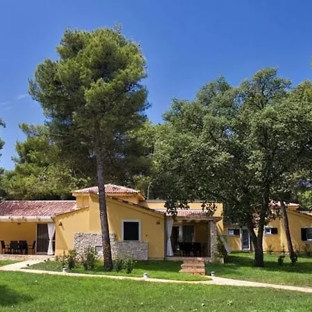 With Terrace And Wifi 2km From 3* Umag